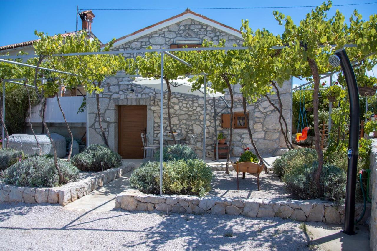 Traditional Stone House St.Anton Malinska Exterior photo