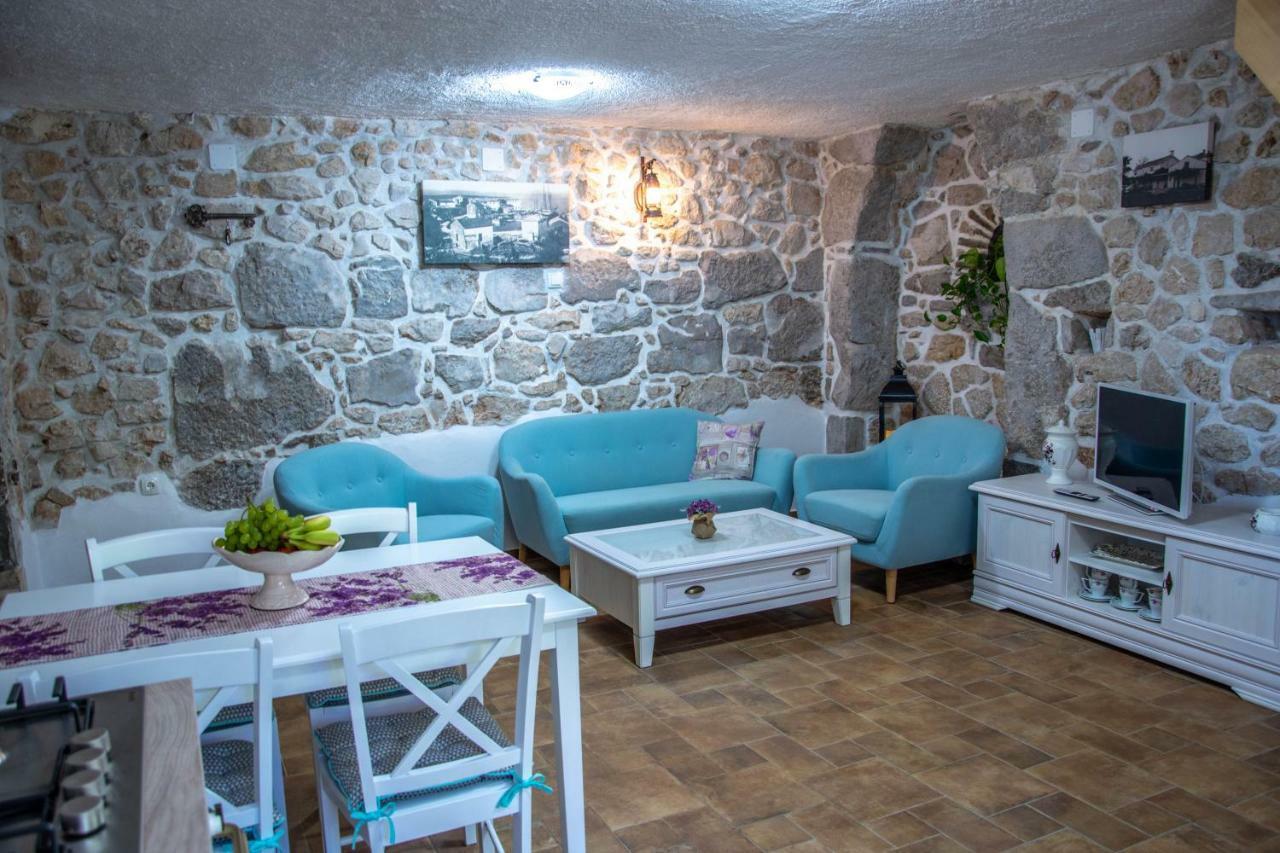 Traditional Stone House St.Anton Malinska Exterior photo