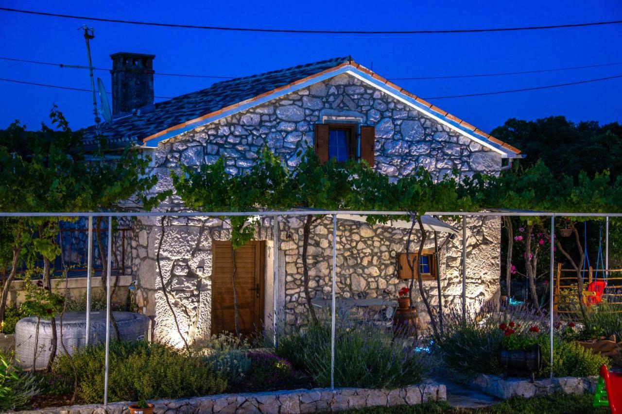 Traditional Stone House St.Anton Malinska Exterior photo