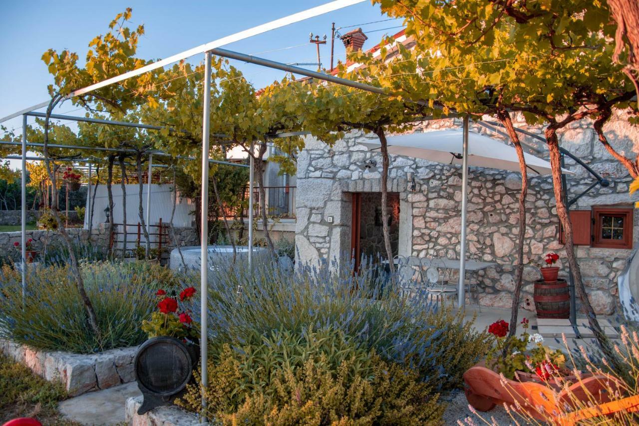 Traditional Stone House St.Anton Malinska Exterior photo