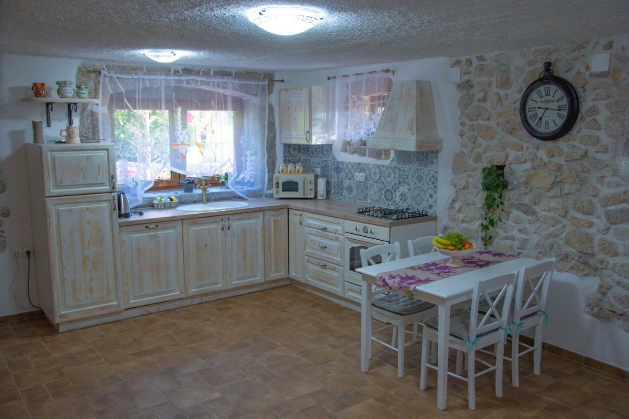 Traditional Stone House St.Anton Malinska Exterior photo