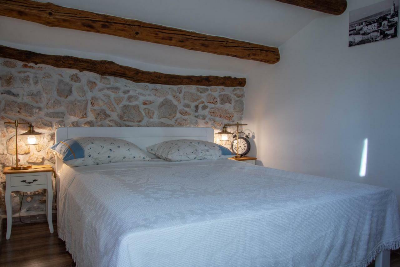 Traditional Stone House St.Anton Malinska Exterior photo
